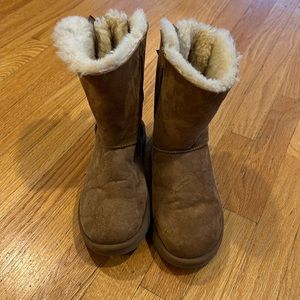 UGGS BAILEY BOW II